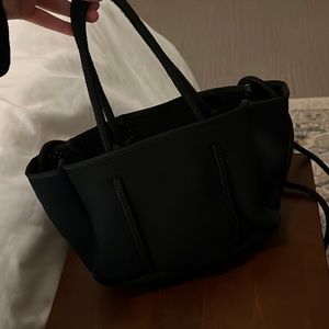 black crossbody purse
